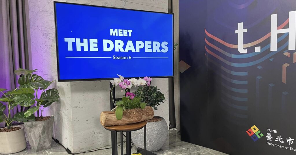 Makee-Meet The Drapers 13